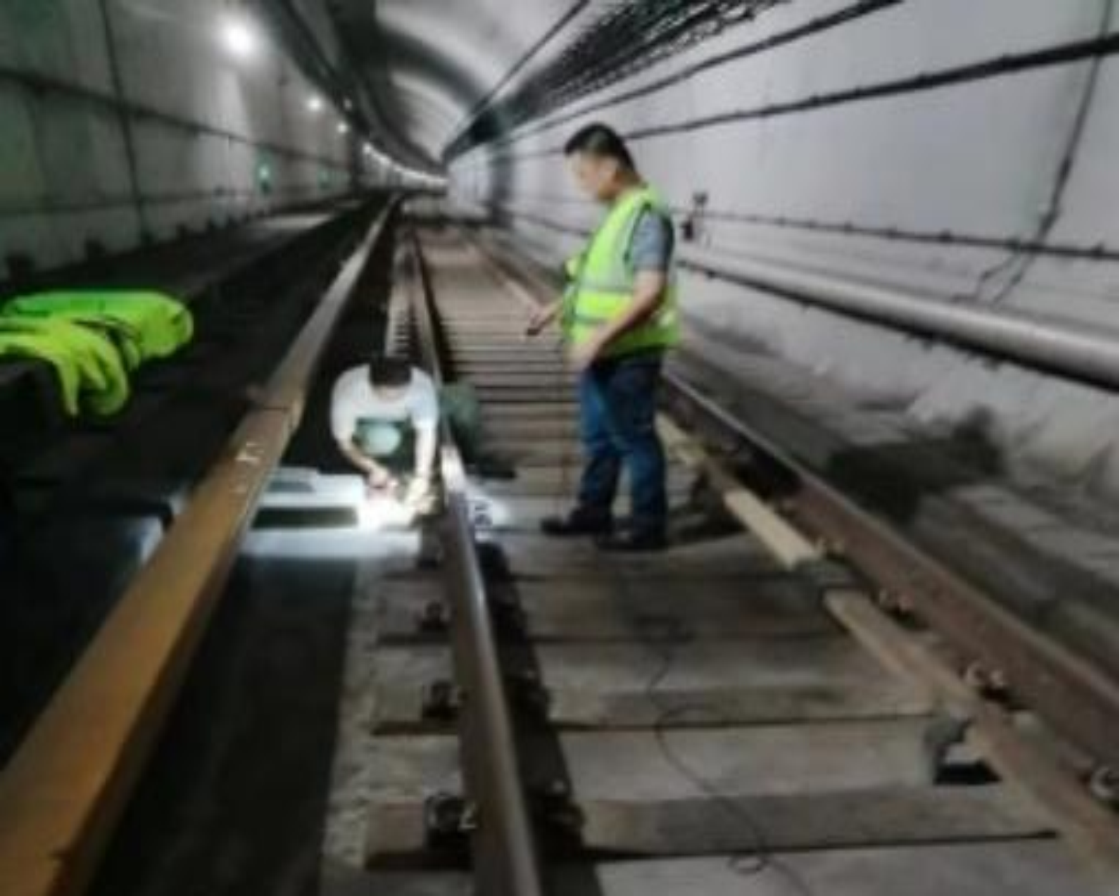 地铁轨道板、道床脱空及缺陷检测技术方案